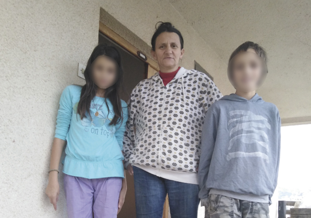 Александар (11) лежао сам у болници, није имао ко да га посети: Болест и немаштина притисли породицу крај Куршумлије 